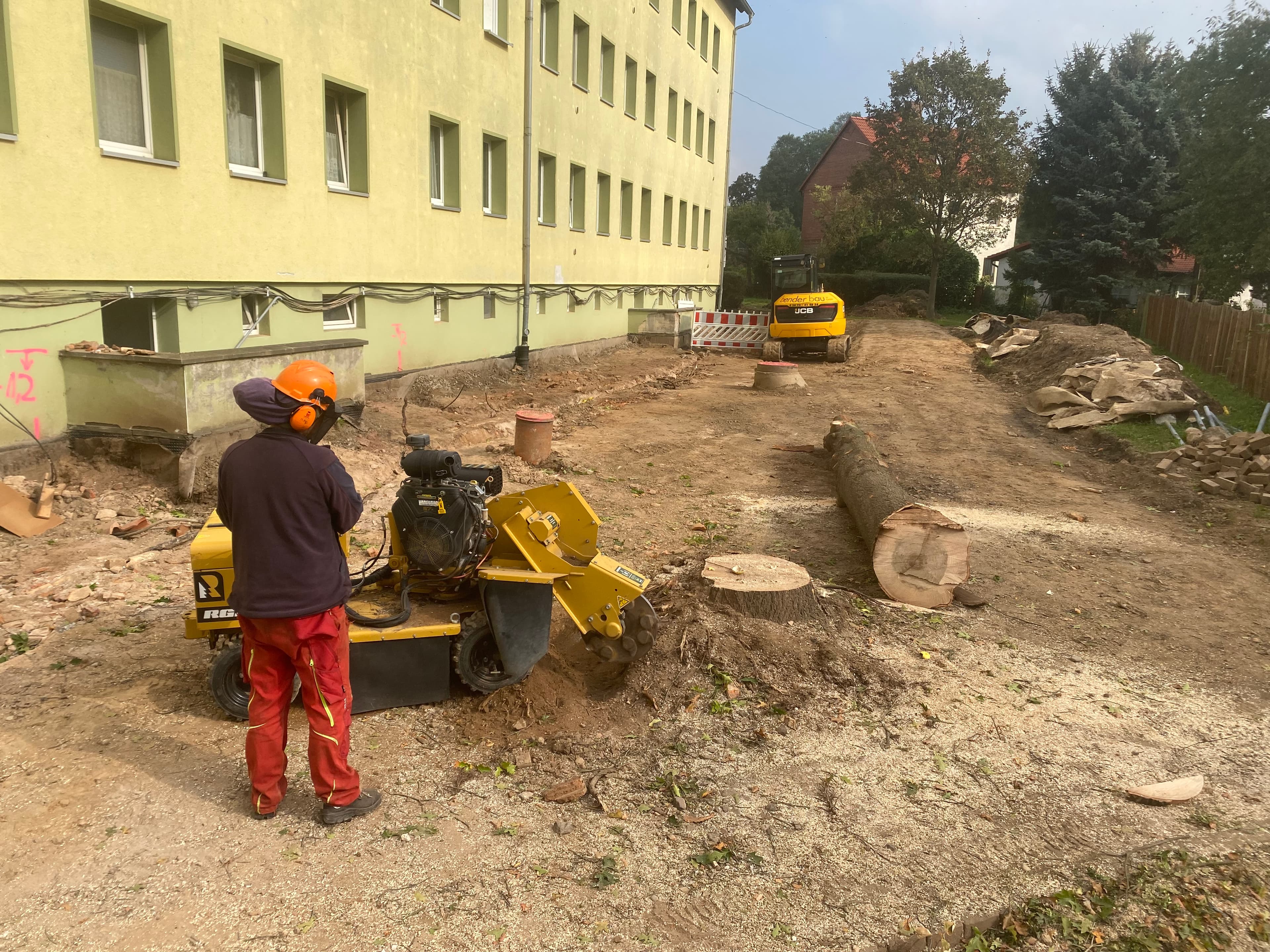 Wurzelstockentfernung mit Stuppenfräse